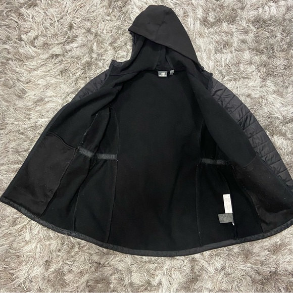 New Balance women black long sleeves, zip up, hooded jacket. Size 1X. Used. - Picture 3 of 7